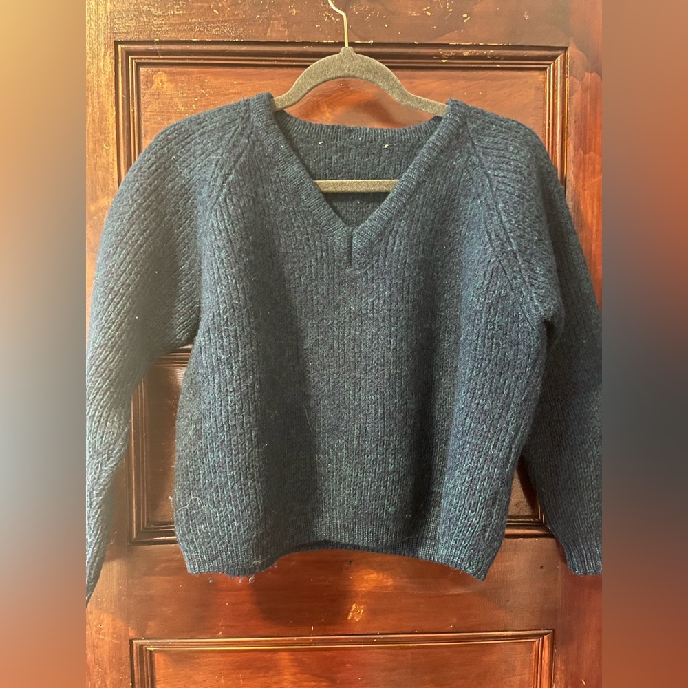 100% WOOL SWEATER